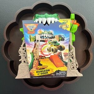 Monster Jam ~ Dragon Dungeon of Doom Playset